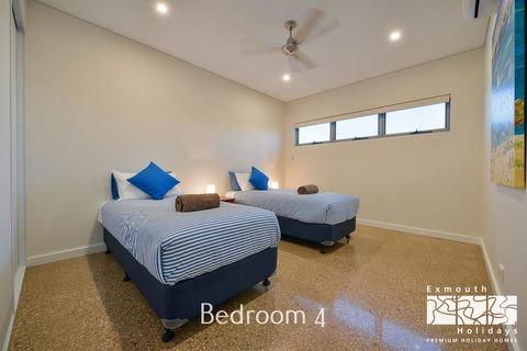 27 Kestrel Place - With Pool And Jetty - Accommodation Newcastle 12