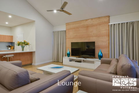 27 Kestrel Place - With Pool And Jetty - Accommodation Newcastle 2