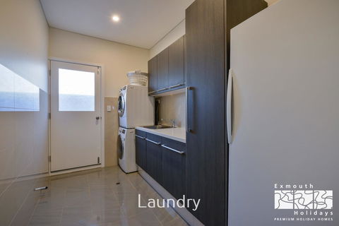 27 Kestrel Place - With Pool And Jetty - Accommodation Newcastle 15