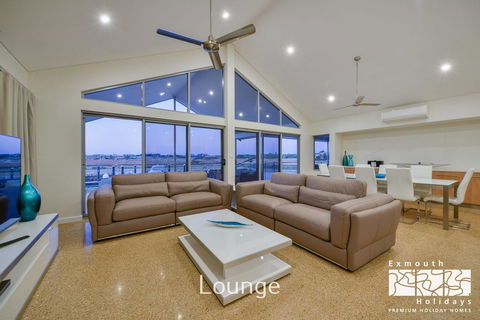 27 Kestrel Place - With Pool And Jetty - Accommodation Newcastle 1