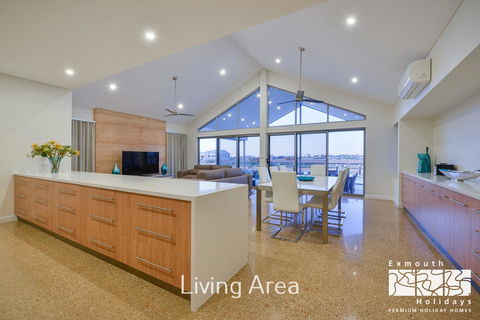 27 Kestrel Place - With Pool And Jetty - Accommodation Newcastle 5