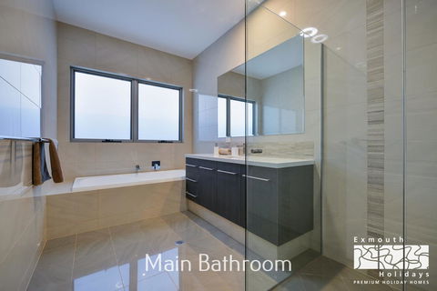 27 Kestrel Place - With Pool And Jetty - Accommodation Newcastle 13