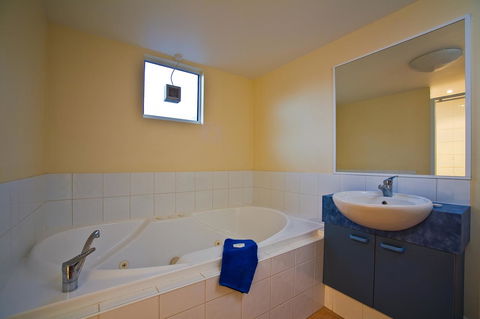 Osprey Holiday Village Unit 102 - Accommodation Newcastle 11