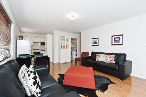 Lucy's House - Accommodation Newcastle 8