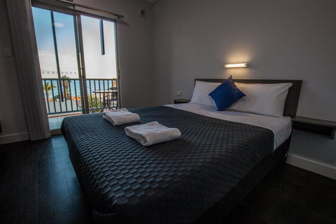 Beadon Bay Hotel - Accommodation Newcastle 4