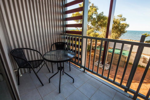 Beadon Bay Hotel - Accommodation Newcastle 7