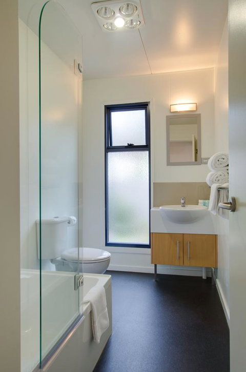 Swansea Beach Chalets - Accommodation Newcastle 9