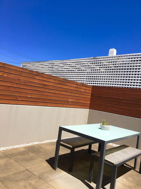 Sandy Bay Studio Apartment - Accommodation Newcastle 12