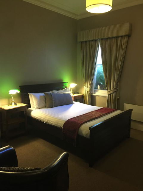 Clydesdale Manor - Accommodation Newcastle 9