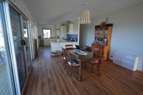 Seascape Beach House - Accommodation Newcastle 4