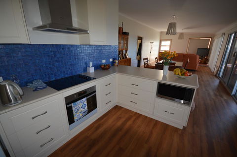 Seascape Beach House - Accommodation Newcastle 2