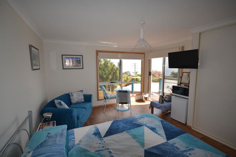 Seascape Beach House - Accommodation Newcastle 0