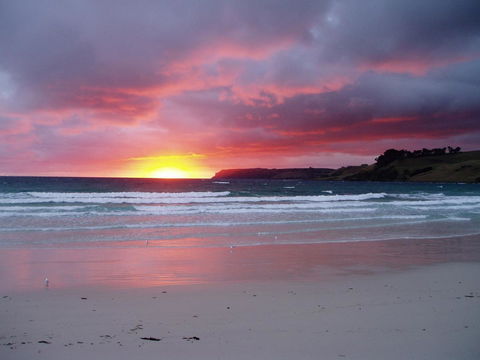 Seascape Beach House - Accommodation Newcastle 14