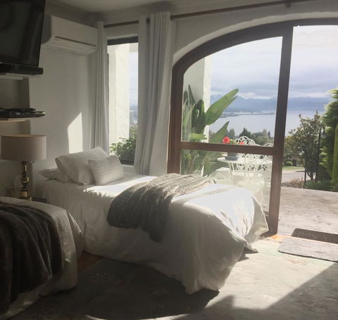 Million Dollar Views - Accommodation Newcastle 31