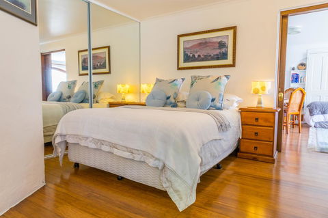 Million Dollar Views - Accommodation Newcastle 25