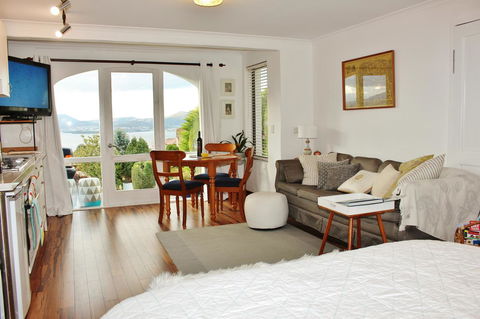 Million Dollar Views - Accommodation Newcastle 32