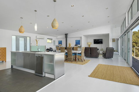 Sunset Bay Escape - Accommodation Newcastle 20