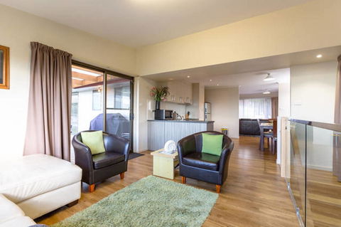 Mirramar House - Accommodation Newcastle 3