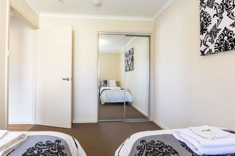 Mirramar House - Accommodation Newcastle 20