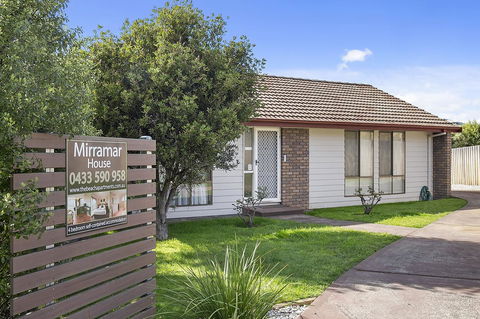 Mirramar House - Accommodation Newcastle 0