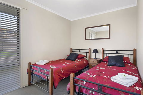 Mirramar House - Accommodation Newcastle 18