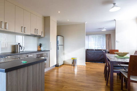 Mirramar House - Accommodation Newcastle 10