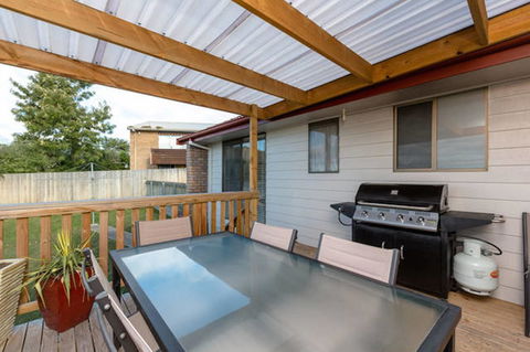 Mirramar House - Accommodation Newcastle 5
