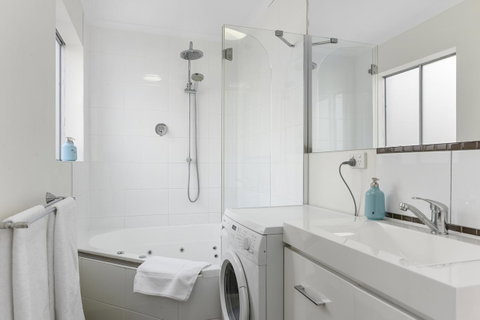 Trinity Hill Apartments - Accommodation Newcastle 2