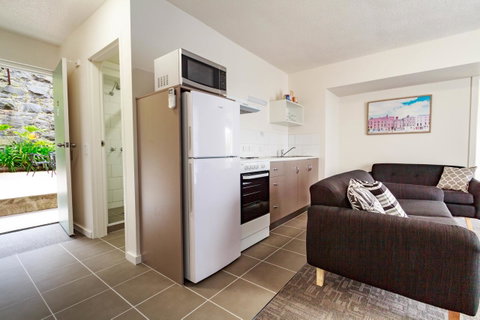 Adina Place Motel Apartments - Accommodation Newcastle 16