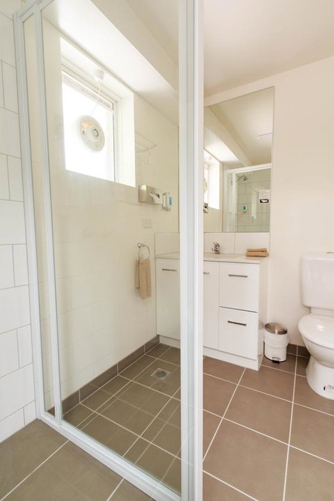 Adina Place Motel Apartments - Accommodation Newcastle 3