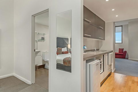 Mantra One Sandy Bay Road - Accommodation Newcastle 9