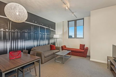 Mantra One Sandy Bay Road - Accommodation Newcastle 3