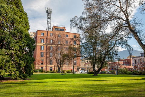 Mantra One Sandy Bay Road - Accommodation Newcastle 0