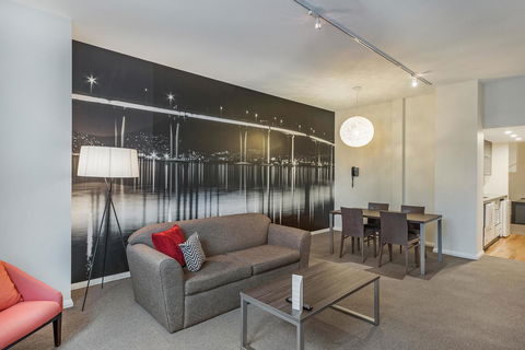 Mantra One Sandy Bay Road - Accommodation Newcastle 6