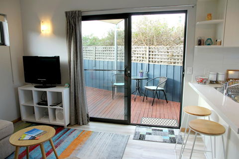 Kingston Beach-House Retreat - Accommodation Newcastle 2