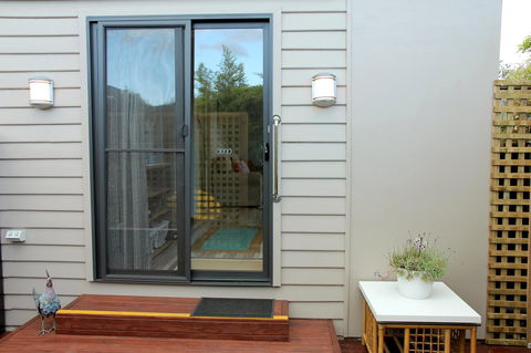 Kingston Beach-House Retreat - Accommodation Newcastle 0
