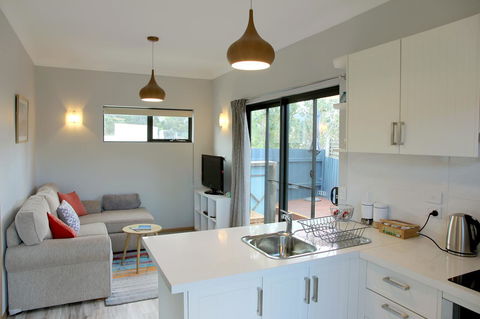 Kingston Beach-House Retreat - Accommodation Newcastle 8