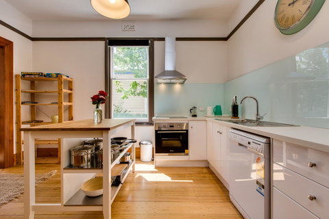 Rosehaven Cottage - Accommodation Newcastle 2