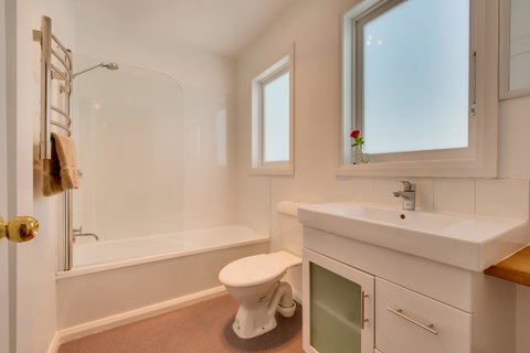 Rosehaven Cottage - Accommodation Newcastle 16
