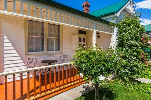 Rosehaven Cottage - Accommodation Newcastle 0