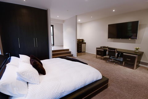 Amare Beachside Luxury - Accommodation Newcastle 11