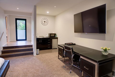 Amare Beachside Luxury - Accommodation Newcastle 16