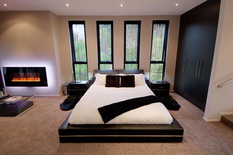 Amare Beachside Luxury - Accommodation Newcastle 13