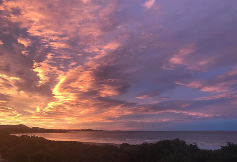 Amare Beachside Luxury - Accommodation Newcastle 4