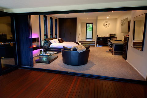 Amare Beachside Luxury - Accommodation Newcastle 18