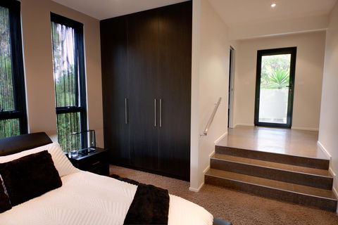 Amare Beachside Luxury - Accommodation Newcastle 12