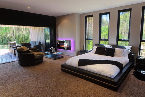 Amare Beachside Luxury - Accommodation Newcastle 10