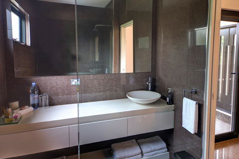 Amare Beachside Luxury - Accommodation Newcastle 15