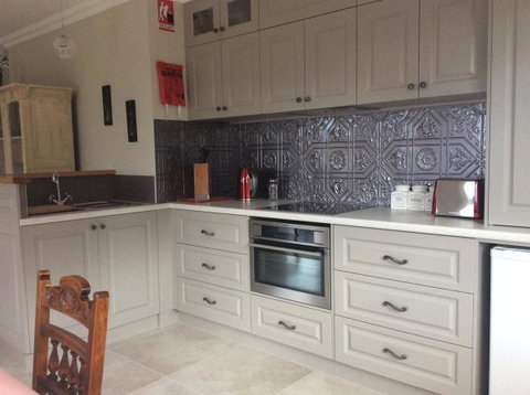 Werndee - Accommodation Newcastle 10