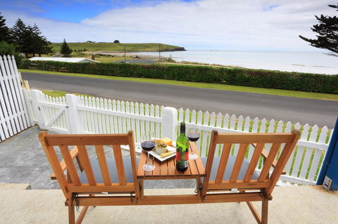 @ The Beach & Not Quite @ The Beach Holiday Cottages - Stanley - Accommodation Newcastle 7